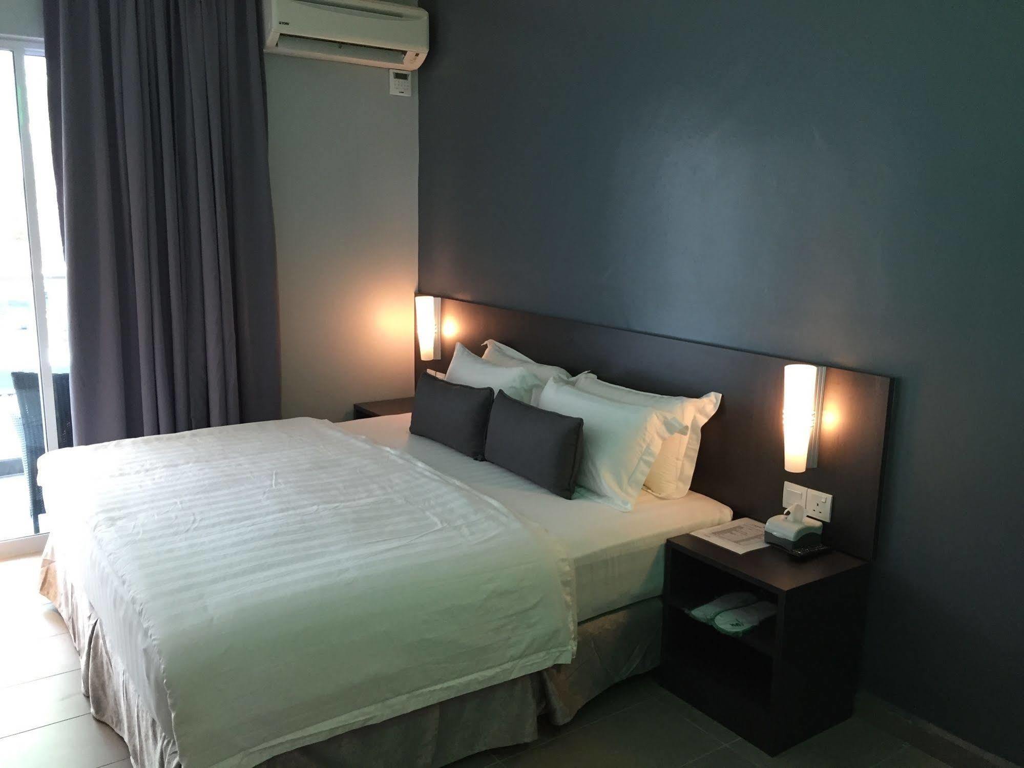G Langkawi Motel Kuah Exteriör bild