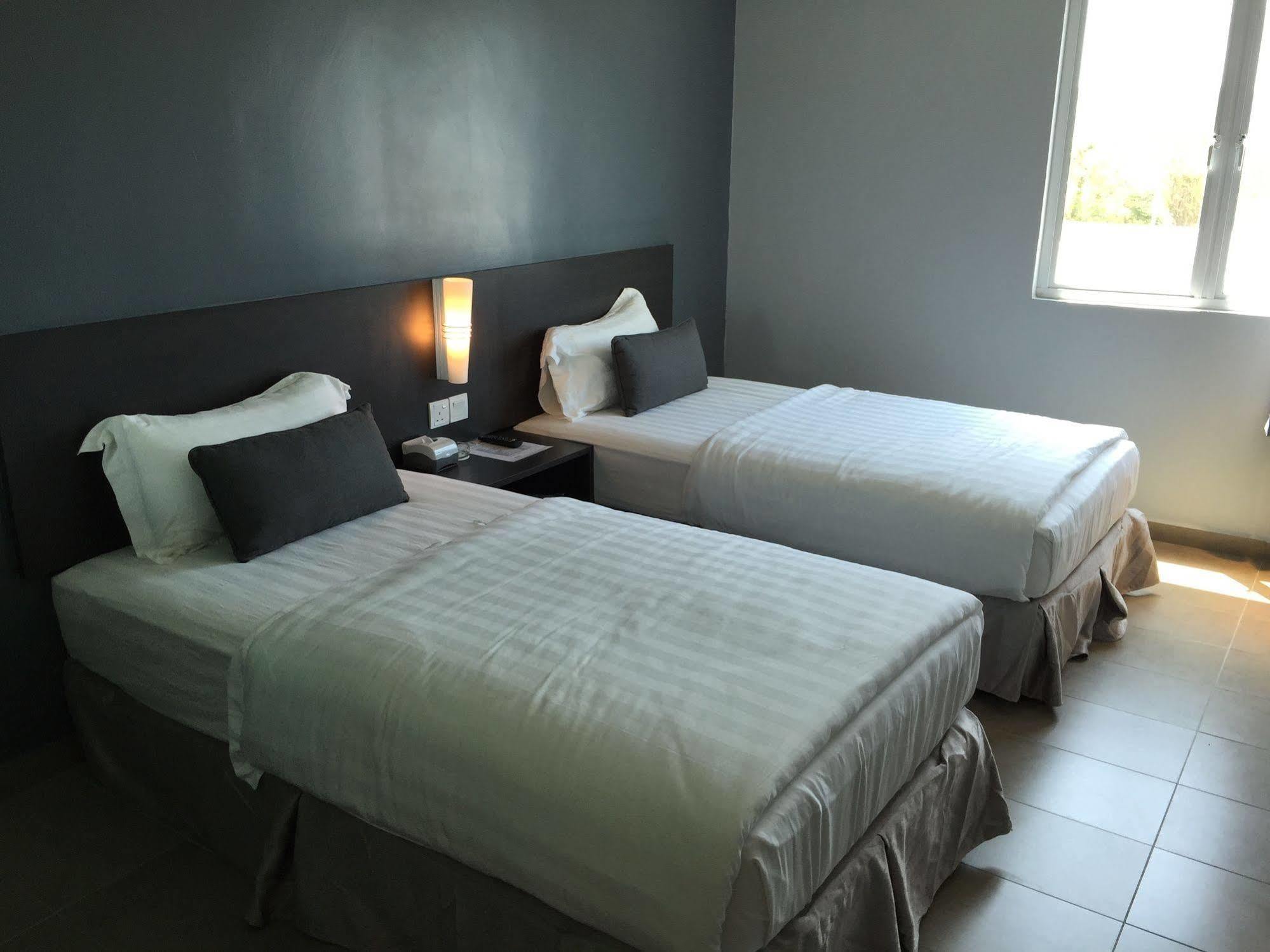 G Langkawi Motel Kuah Exteriör bild