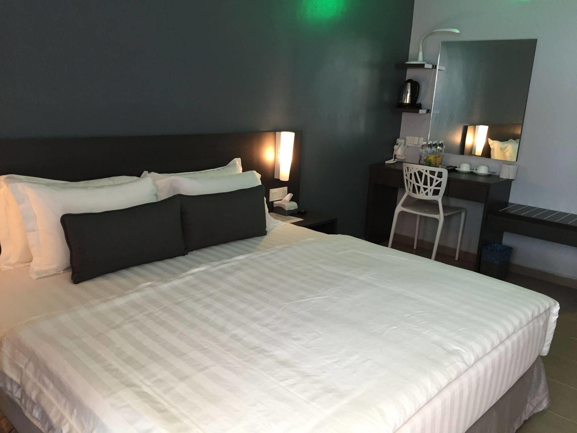 G Langkawi Motel Kuah Exteriör bild